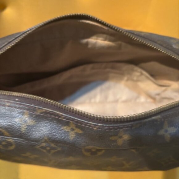 Louis Vuitton Toiletry Bag - Picture 4 of 9